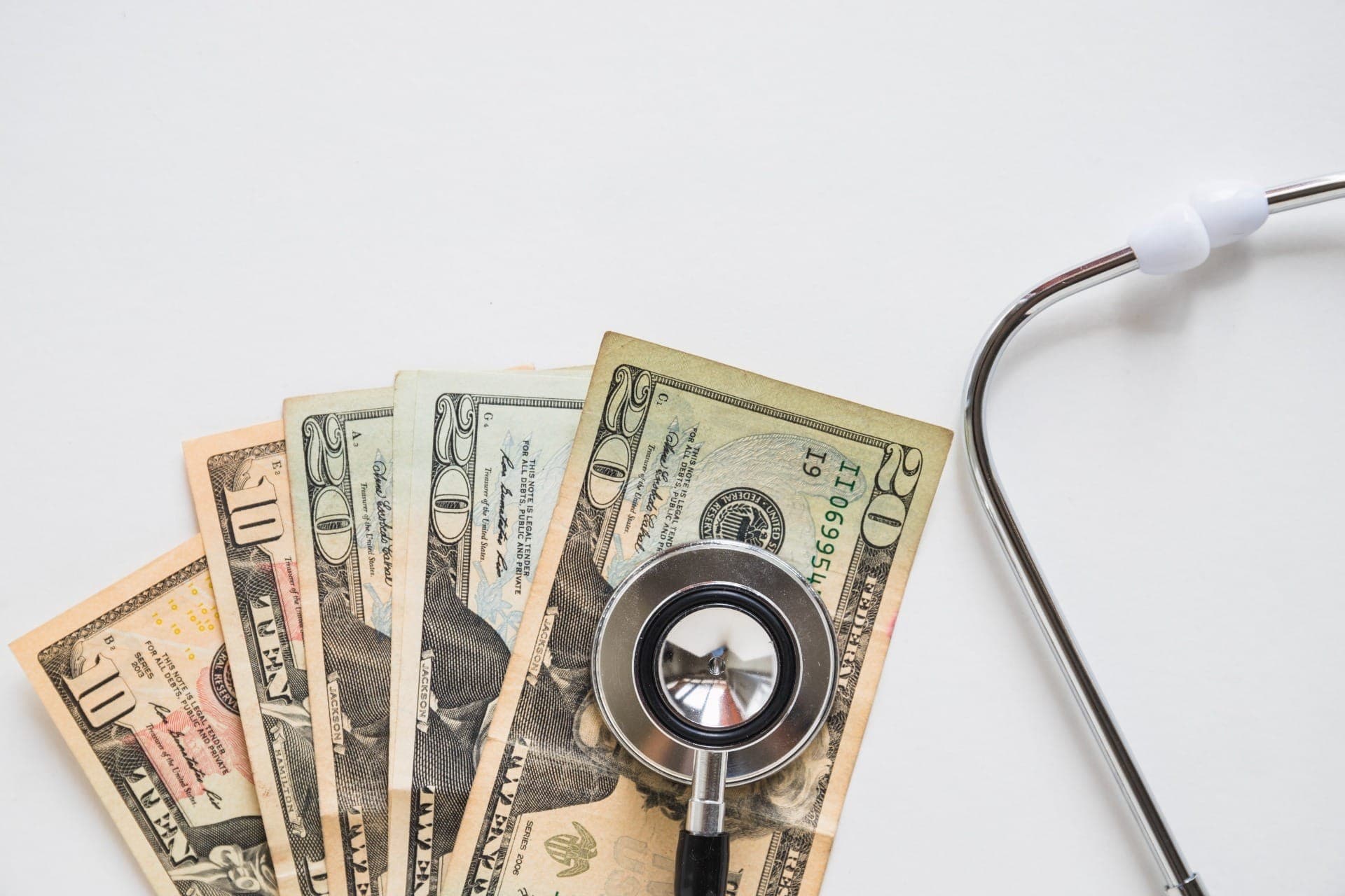 Medicina tem o maior retorno de investimento entre os cursos da saúde