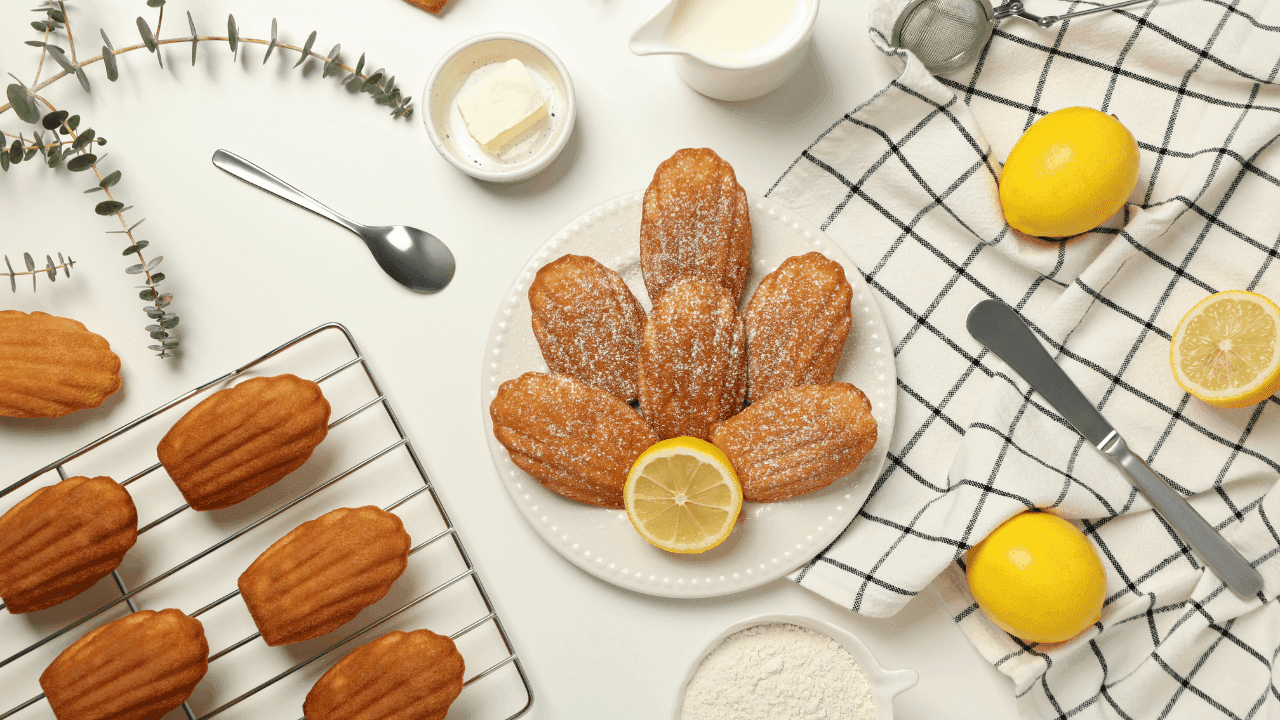 Madeleine de laranja é o clássico bolinho francês