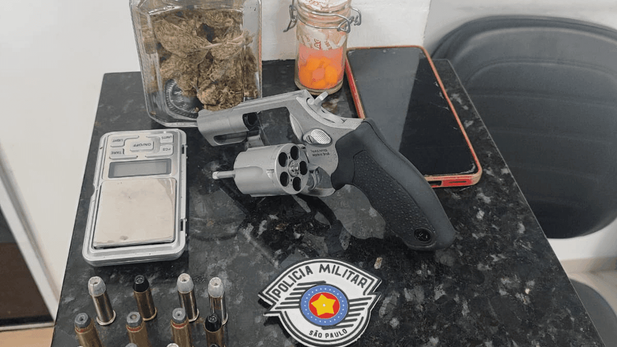 Polícia prende traficante com flor de maconha e ecstasy em Ubatuba