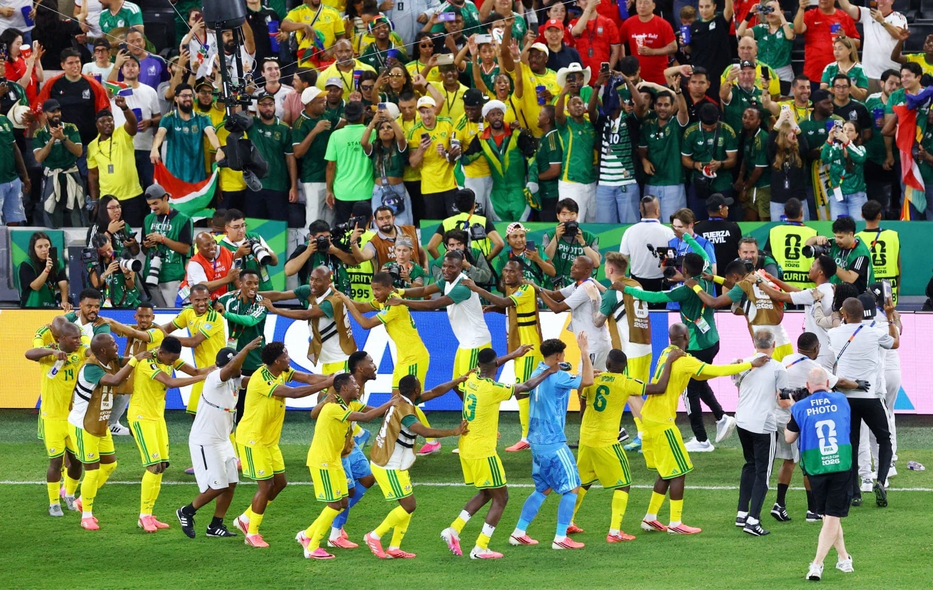 África do Sul faz história e avança ao mata-mata da Copa pela 1ª vez