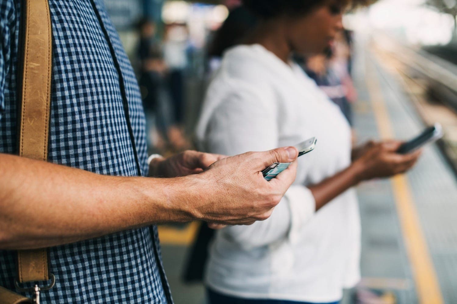 Estudo mostra que a proporção de smartphones é de 1,2 aparelhos por habitante no Brasil