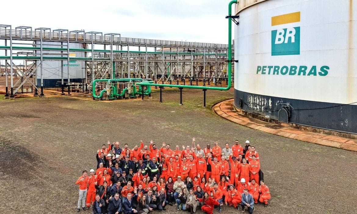 Lula anuncia retomada de obras de fábrica de fertilizantes