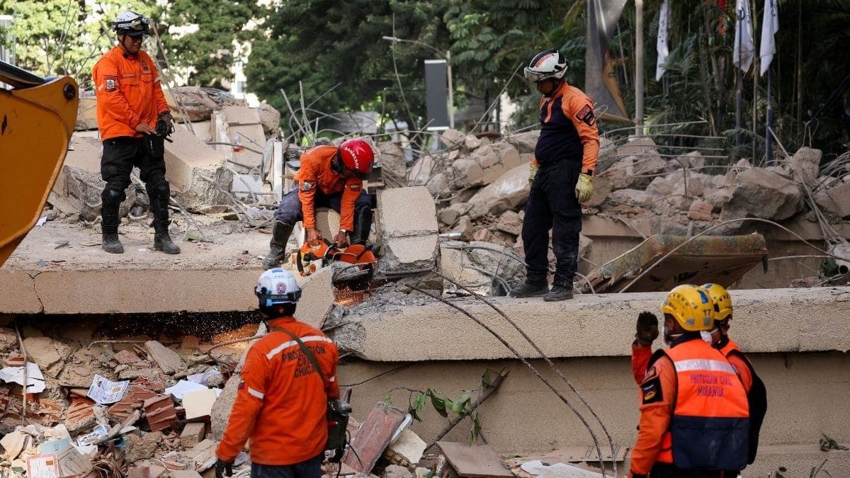 Trabalho de resgate após terremotos na Venezuela
