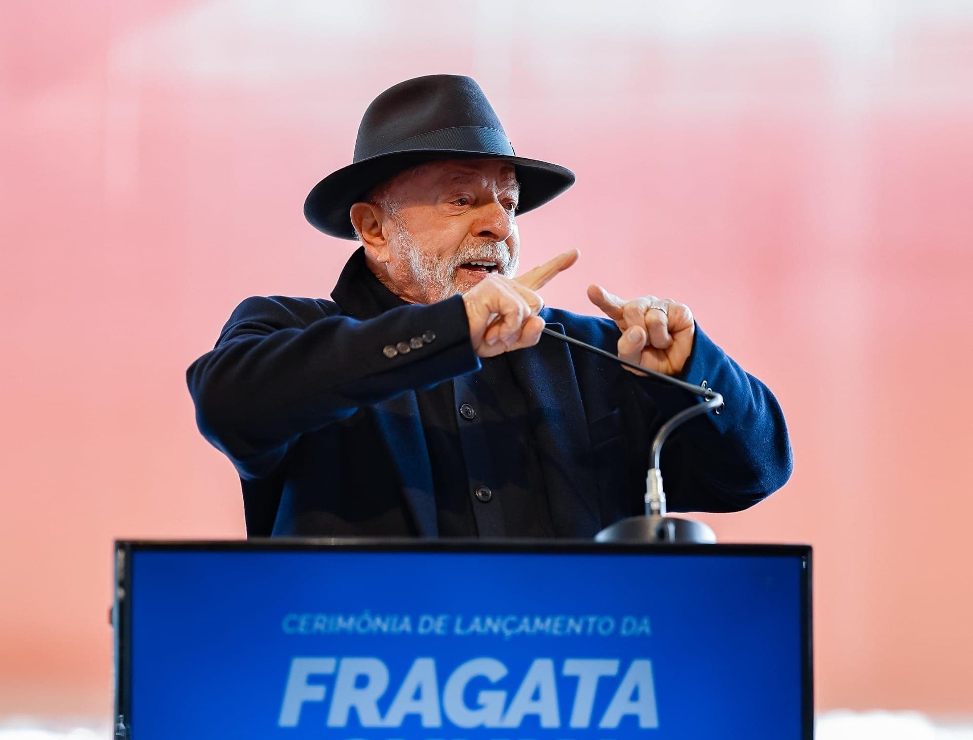 Lula durante cerimônia de lançamento da Fragata “Cunha Moreira”