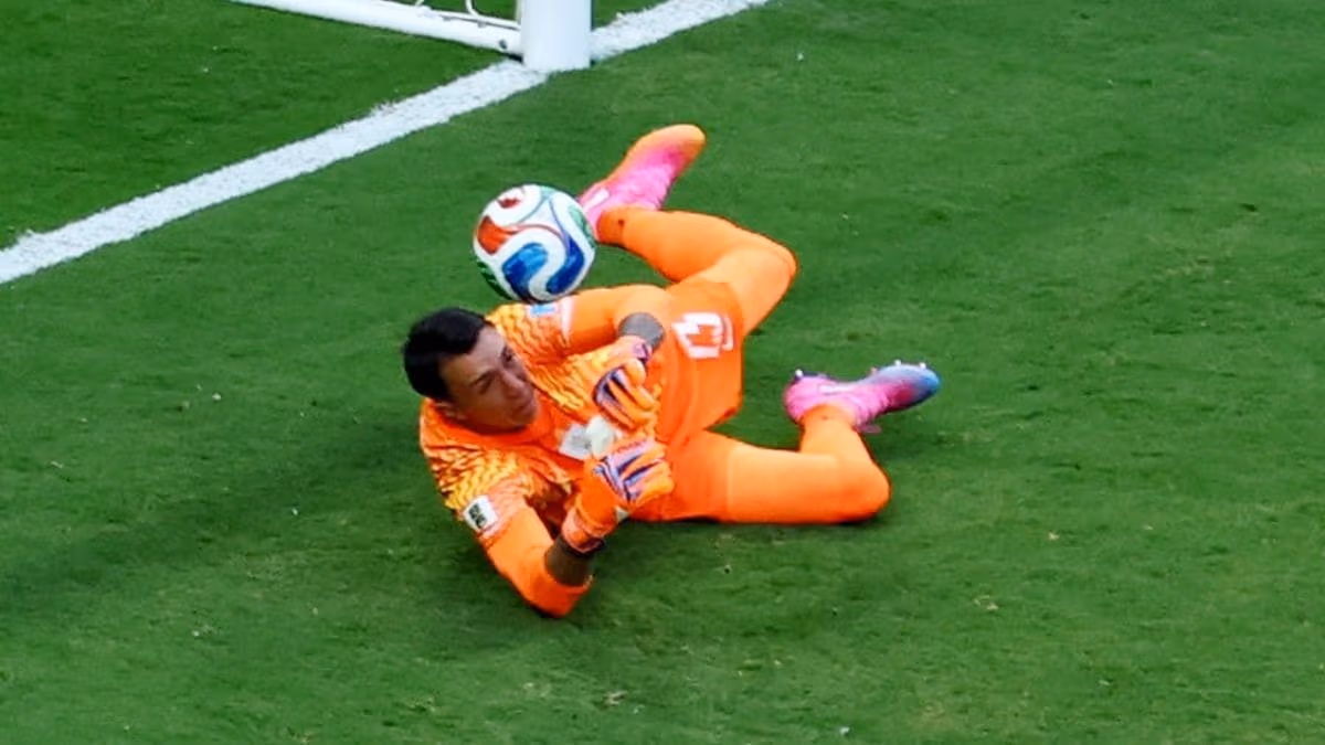 Muslera falhou no gol da Espanha sobre o Uruguai