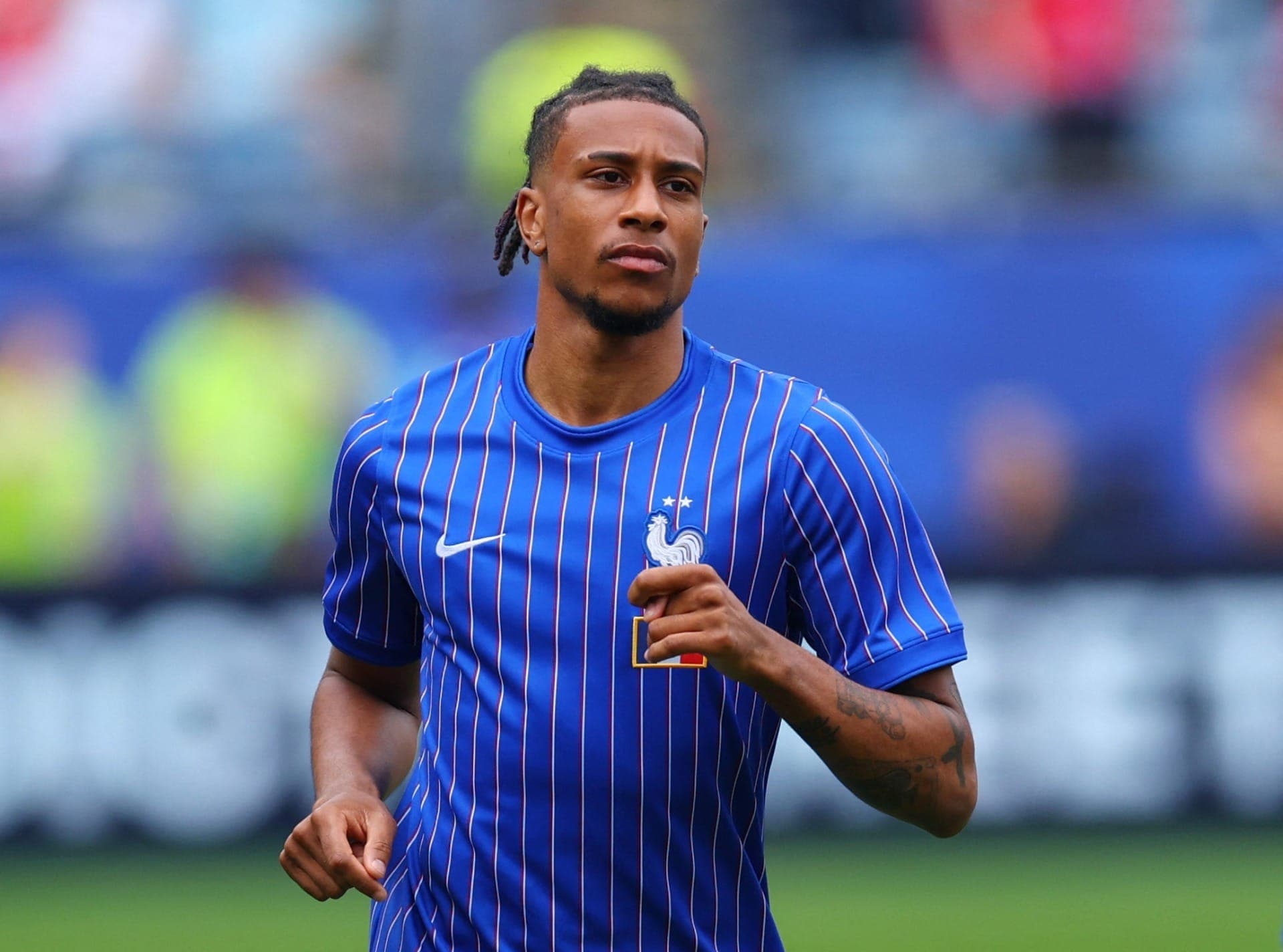 Olise antes de jogo contra a Noruega