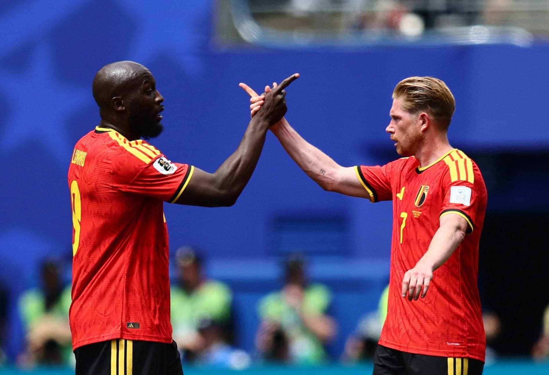 Romelu Lukaku e Kevin De Bruyne, da Bélgica, comemoram gol na Copa do Mundo