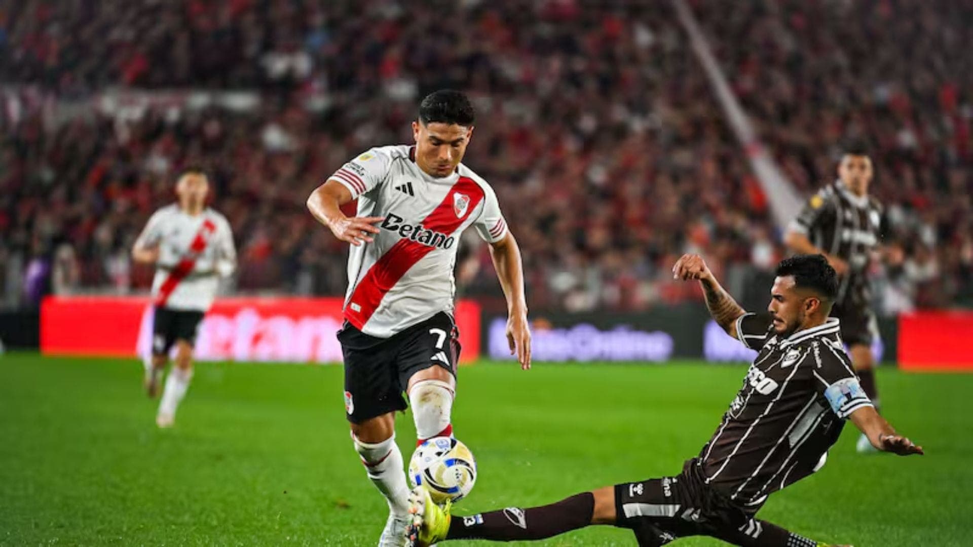 Salas estreou diante do Platense com um gol, mas não faz mais parte dos planos do time