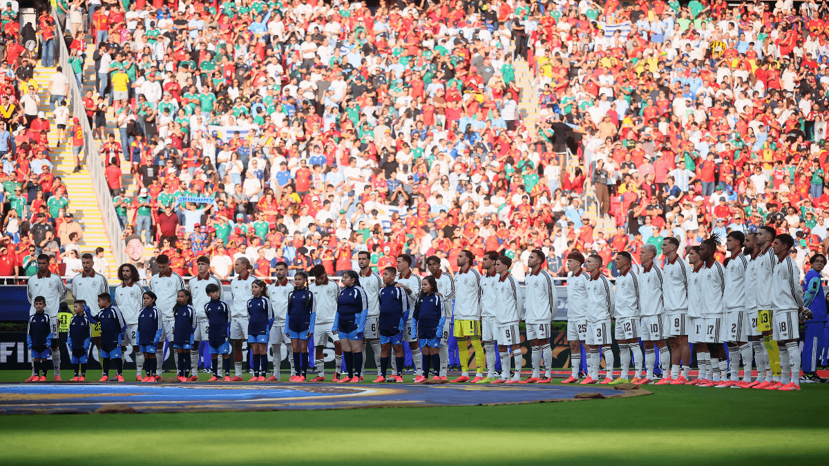 Espanha perfilada em jogo contra o Uruguai pela Copa do Mundo