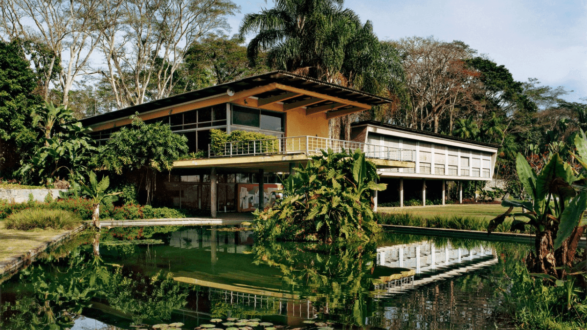 Fachada da Residência Olivo Gomes, que passa a abrigar exposição do Museu da Casa Brasileira