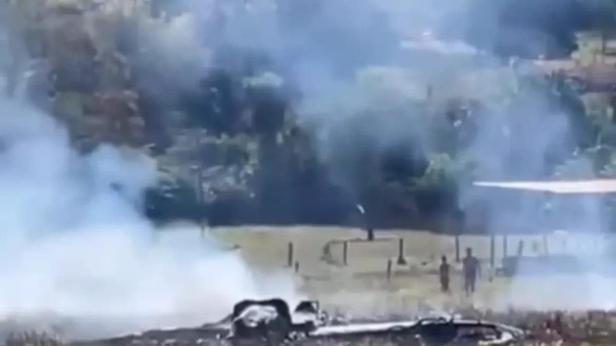 Avião de pequeno porte caiu e explodiu, mas piloto saiu ileso