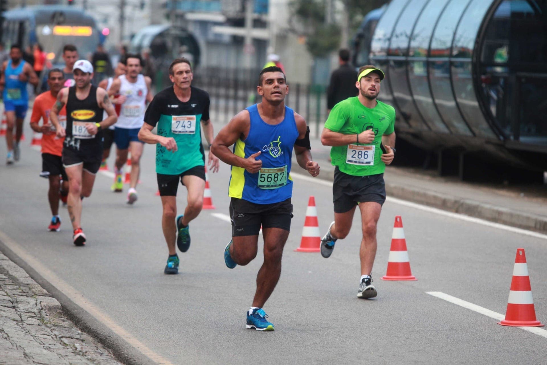 Corrida entre Parques reúne 6 mil atletas em percurso por cartões-postais de Curitiba