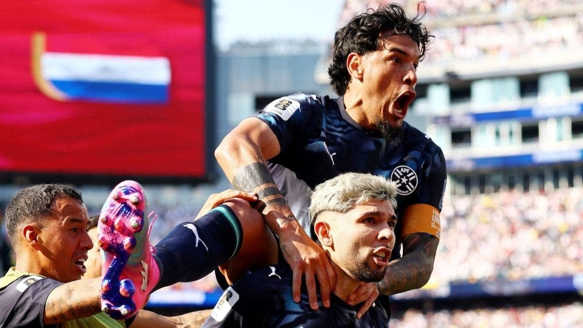 Gustavo Gomez e Júlio Enciso