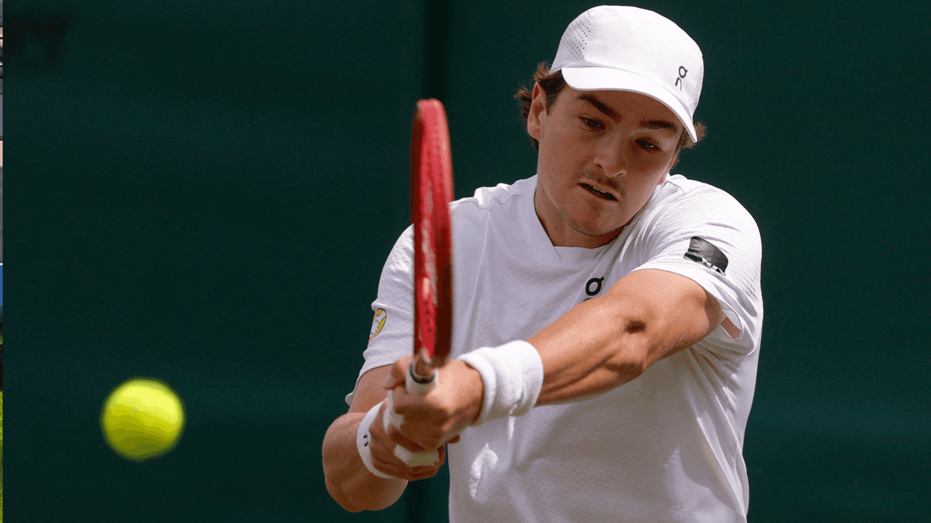 João Fonseca em ação durante estreia em Wimbledon