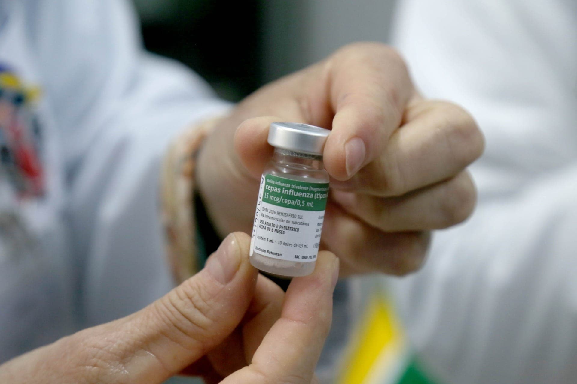 Unidades de saúde ficam movimentadas no primeiro dia de vacinação contra a gripe para toda a população