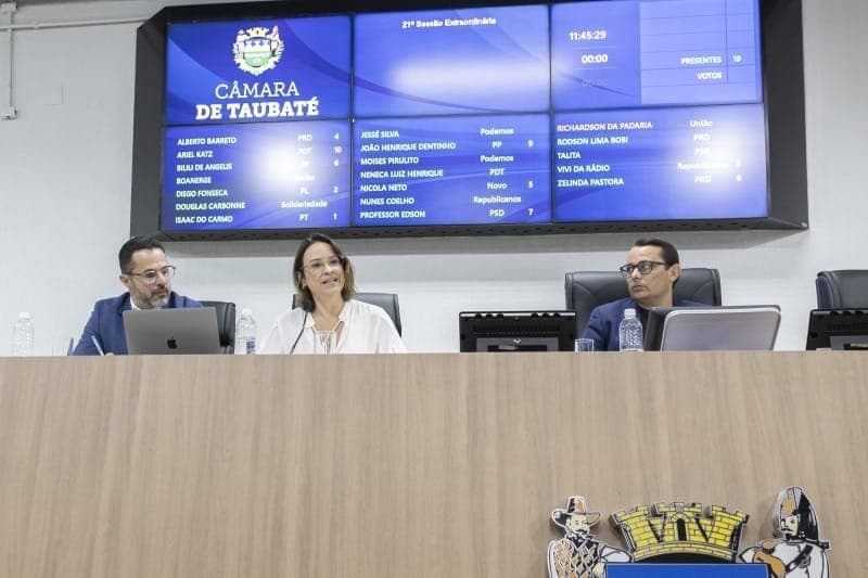 Alexandre Paiva, Leticia Maria e Richardson da Padaria durante sabatina na Câmara Municipal