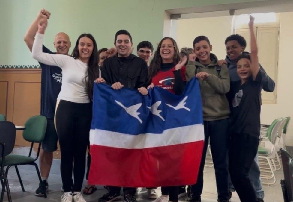 Alunos da rede municipal de Guará embarcam para intercâmbio no Canadá