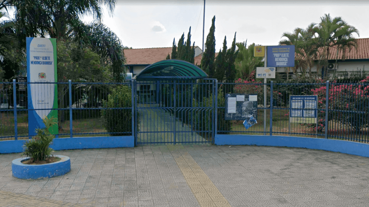 Alunos suspensos após colocarem vidro na água da professora em SJCampos