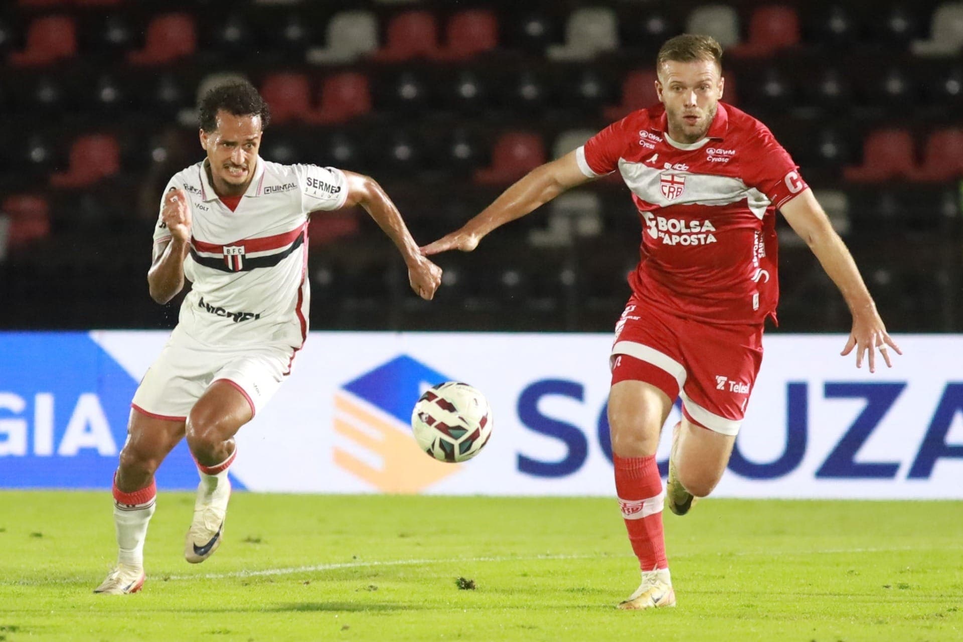 Botafogo e CRB em jogo pela 15ª rodada da Série B do Campeonato Brasileiro