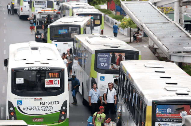 Greve de ônibus no Rio continua após falta de acordo entre motoristas e empresas