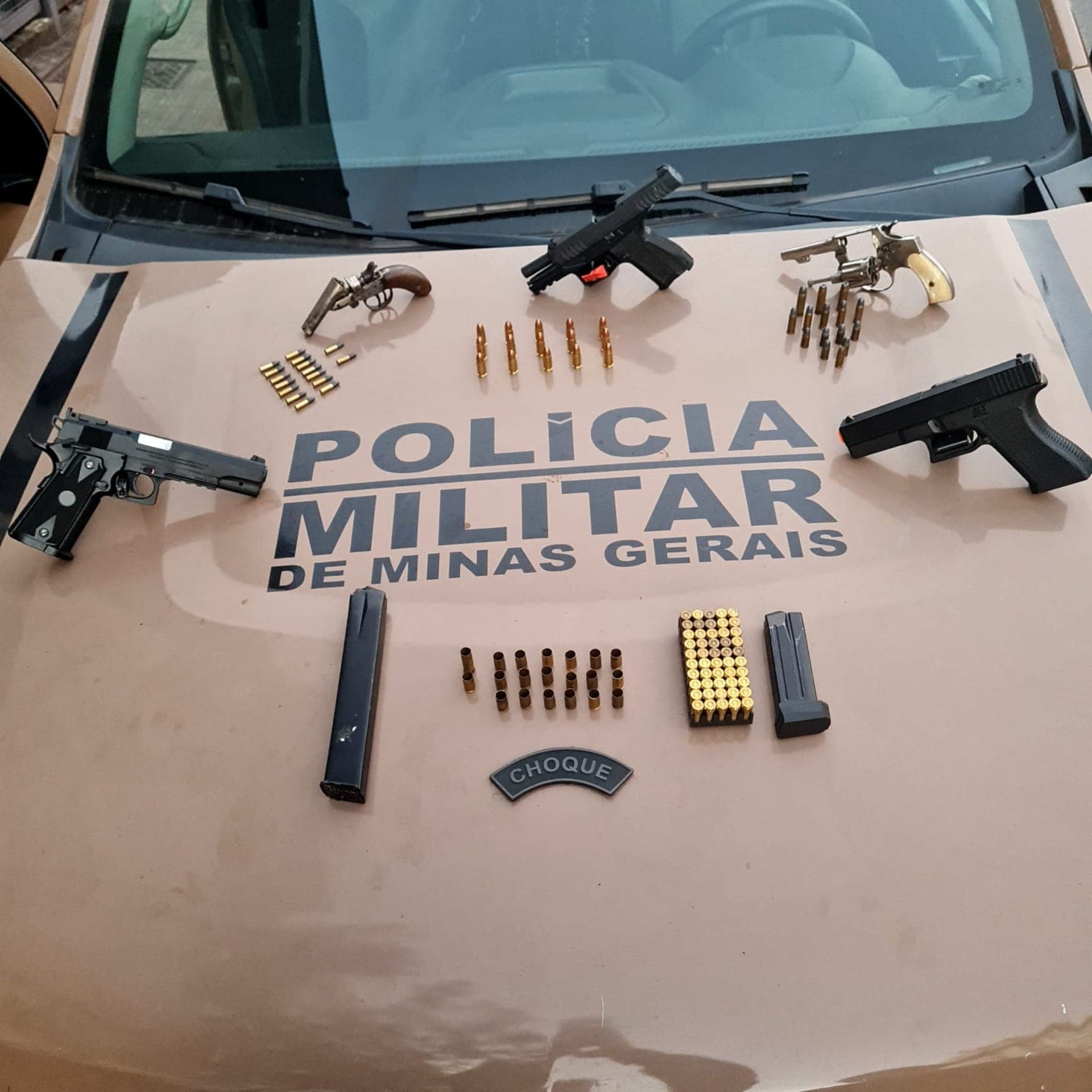 Homem é preso por atirar para o alto