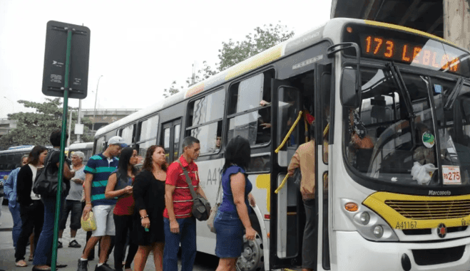 Greve dos rodoviários é suspensa até segunda-feira