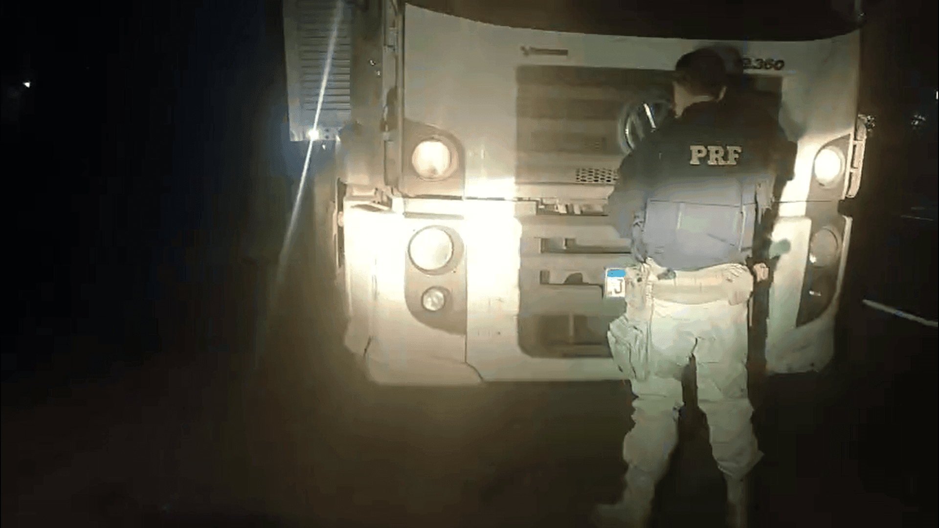 Carreta que arrastou carro na Dutra é localizada pela PRF em Taubaté