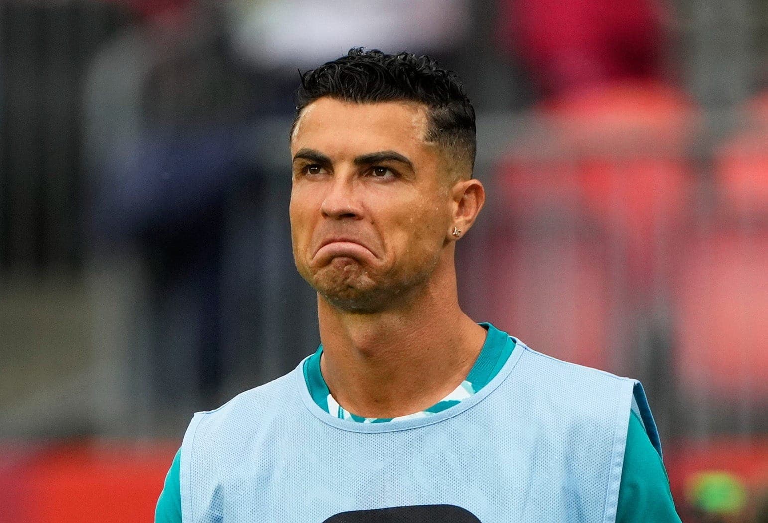Cristiano Ronaldo, de Portugal , durante o aquecimento.