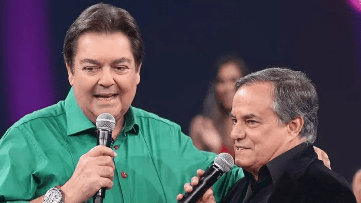 Faustão presenteia Ronnie Von com vinho de R$ 20 mil