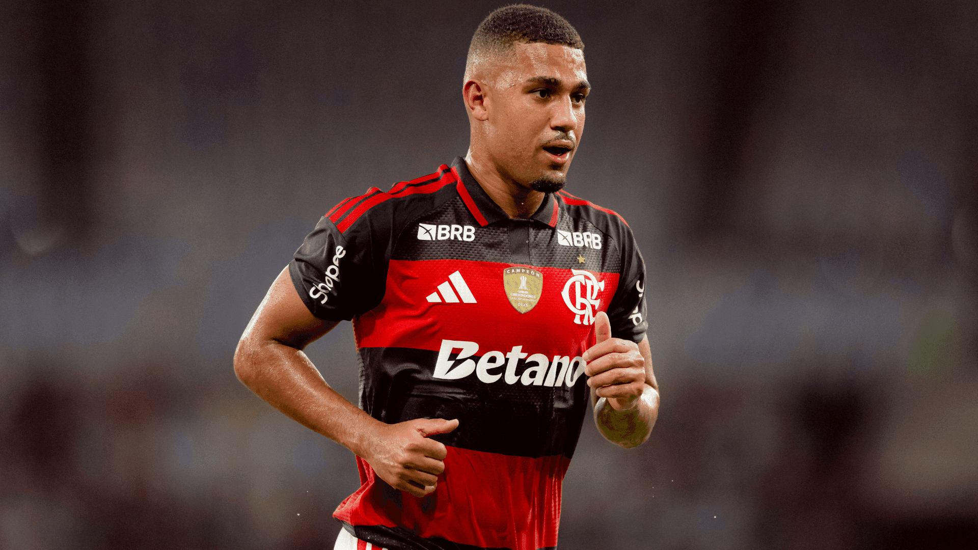 Samuel Lino entra em campo pelo Flamengo no amistoso