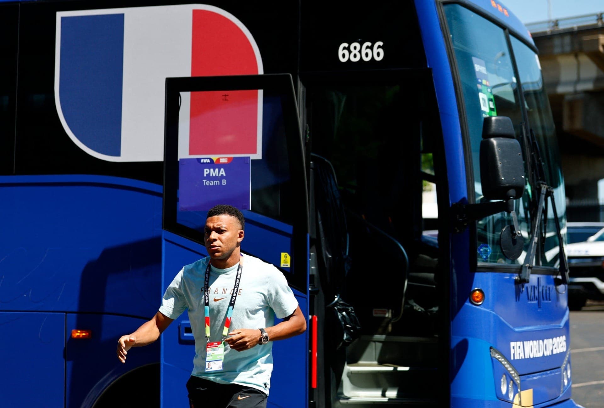 Mbappé chega para duelo Paraguai x França pelas oitavas de final da Copa do Mundo