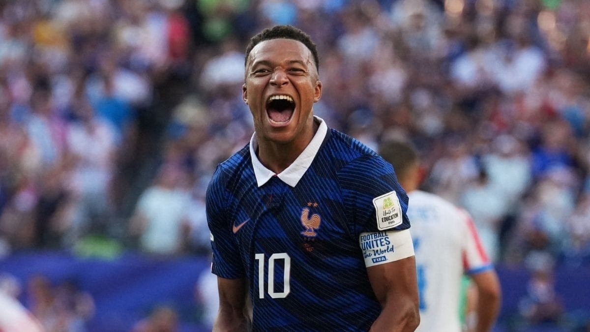 Mbappé comemora classificação da França