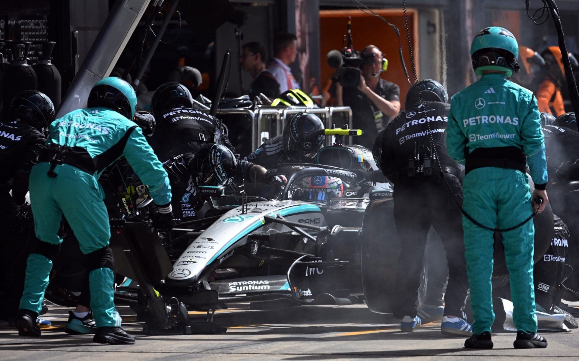 Falha tira Antonelli da briga pela vitória no GP da Inglaterra; entenda