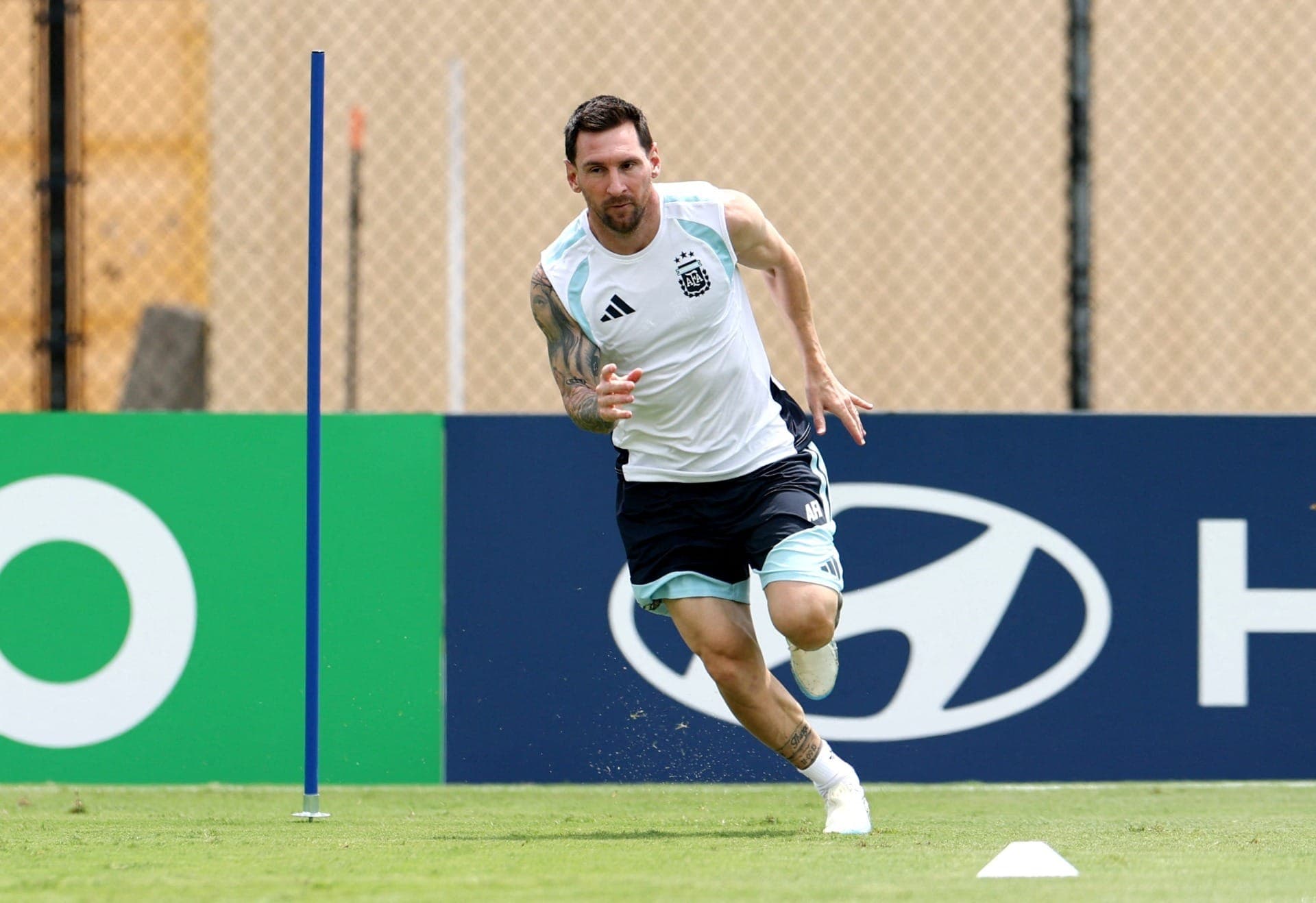 Lionel Messi em treino da Argentina antes do jogo contra o Egito