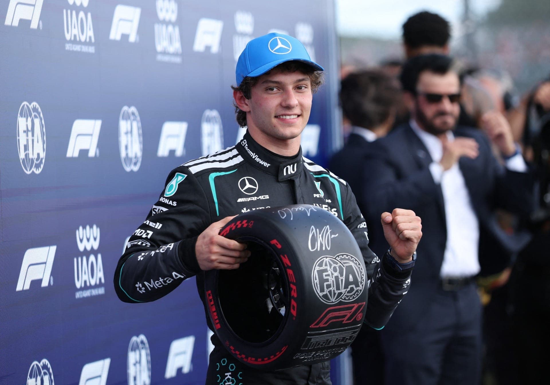 Antonelli soma cinco pole positions na temporada