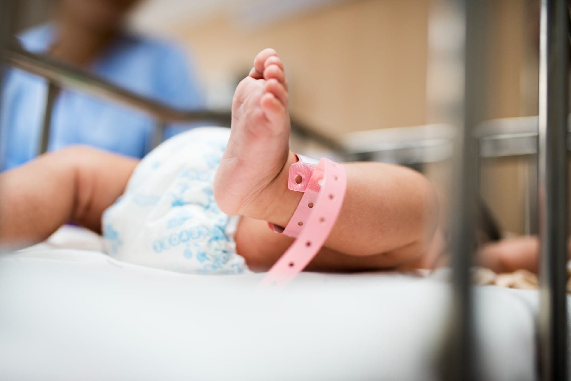 Nos berçários neonatais, o cuidado começa logo após o nascimento, com acompanhamento médico adaptado às necessidades de cada recém-nascido