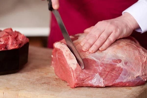 Açougueiros devem ter técnica para ressaltar qualidades da carne