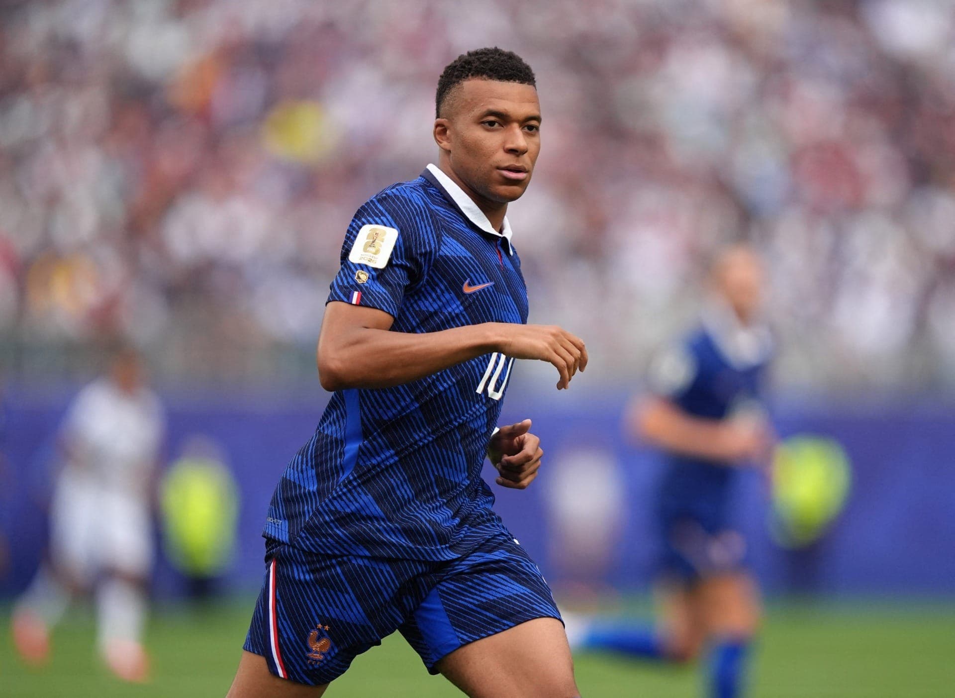 Mbappé, atacante da França, em jogo contra o Iraque