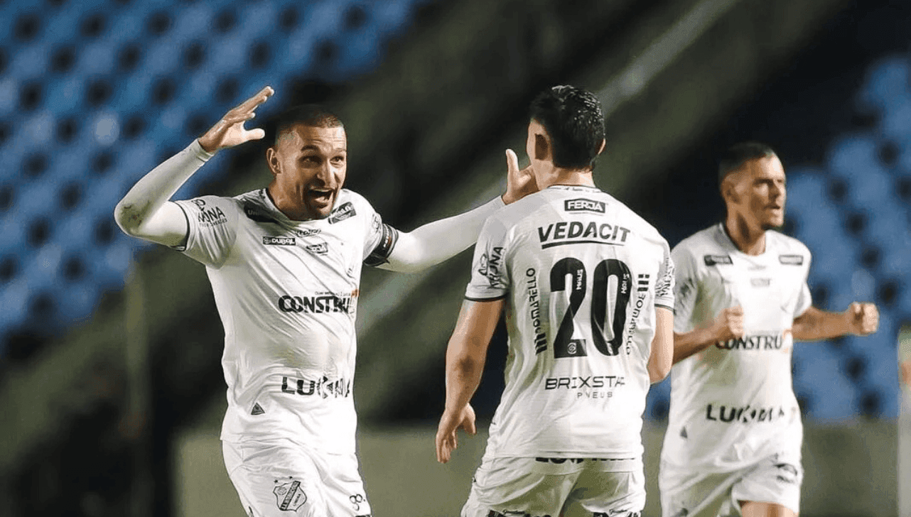 Gol de Miguel Bianconi garante mais três pontos ao Leão no Castelão na última rodada