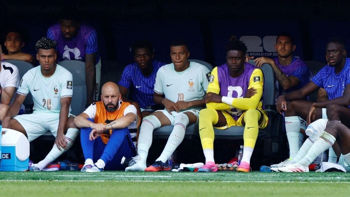 Mbappé após ser substituído na partida entre França e Marrocos