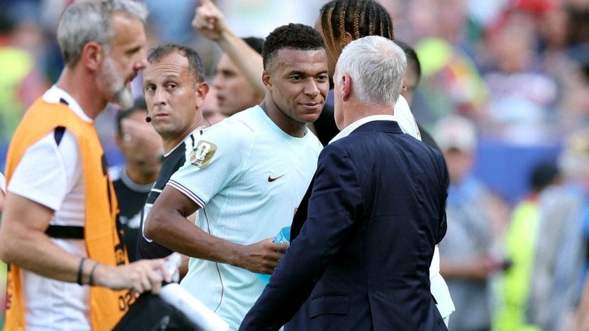 Mbappé e Deschamps durante França x Marrocos