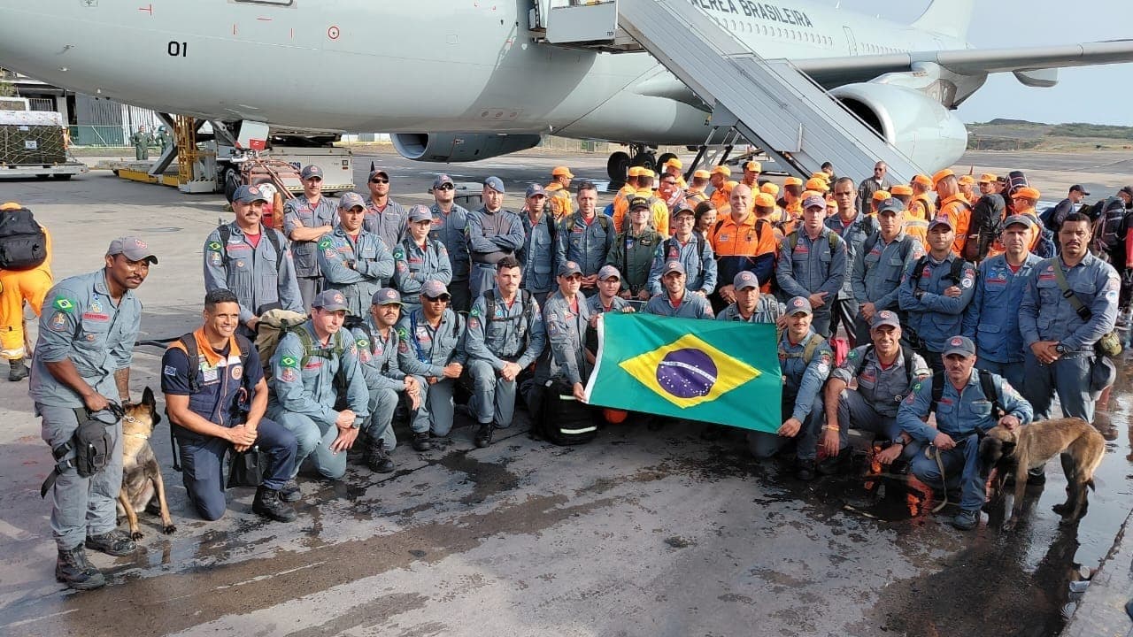 Bombeiros encerram missão humanitária na Venezuela e retornam ao Brasil