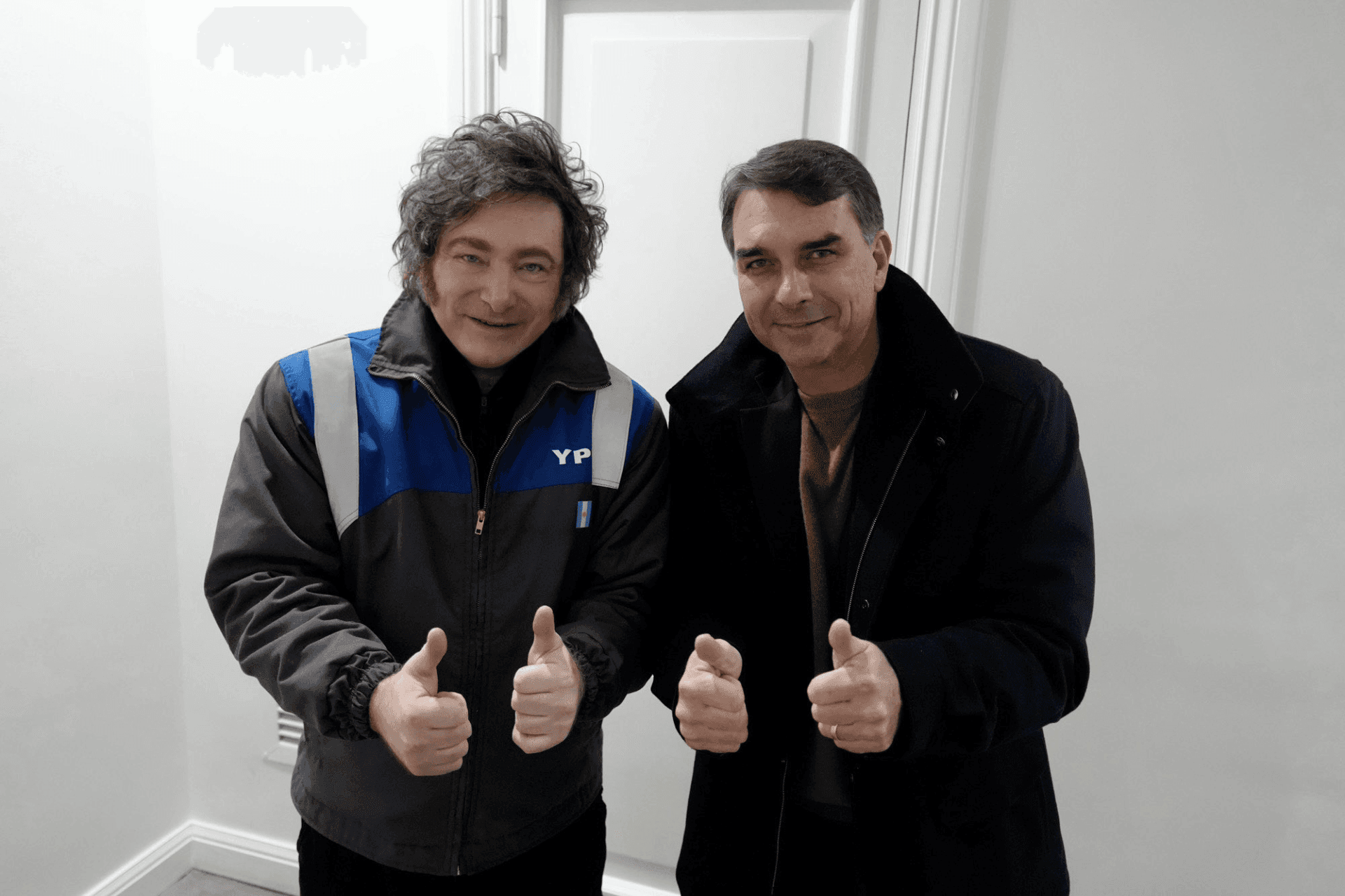 Javier Milei, presidente da Argentina, e Flávio Bolsonaro