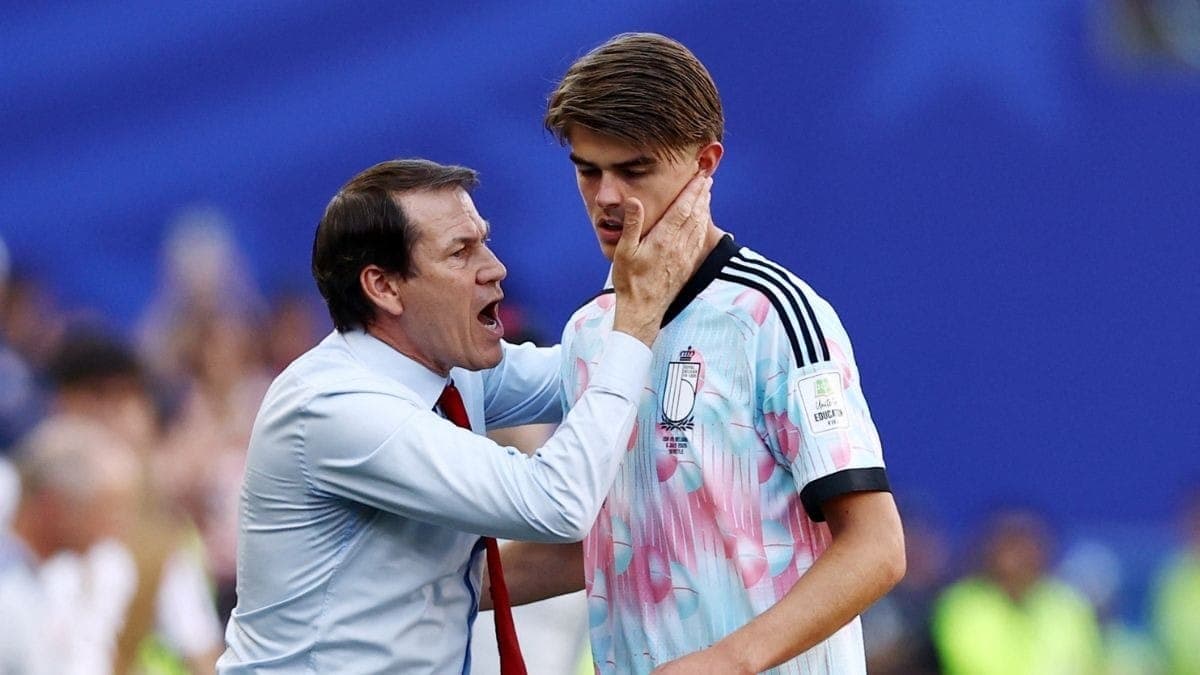 Rudi O técnico Rudi Garcia com Charles De Ketelaere