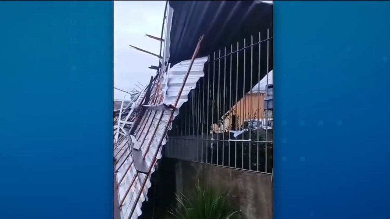 Temporal com granizo destelha casas e deixa 400 desalojados em cidade do RS