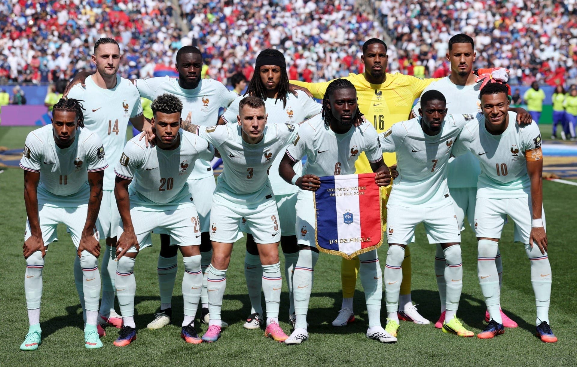 Elenco da França perfilado antes de confronto contra Marrocos pela Copa do Mundo