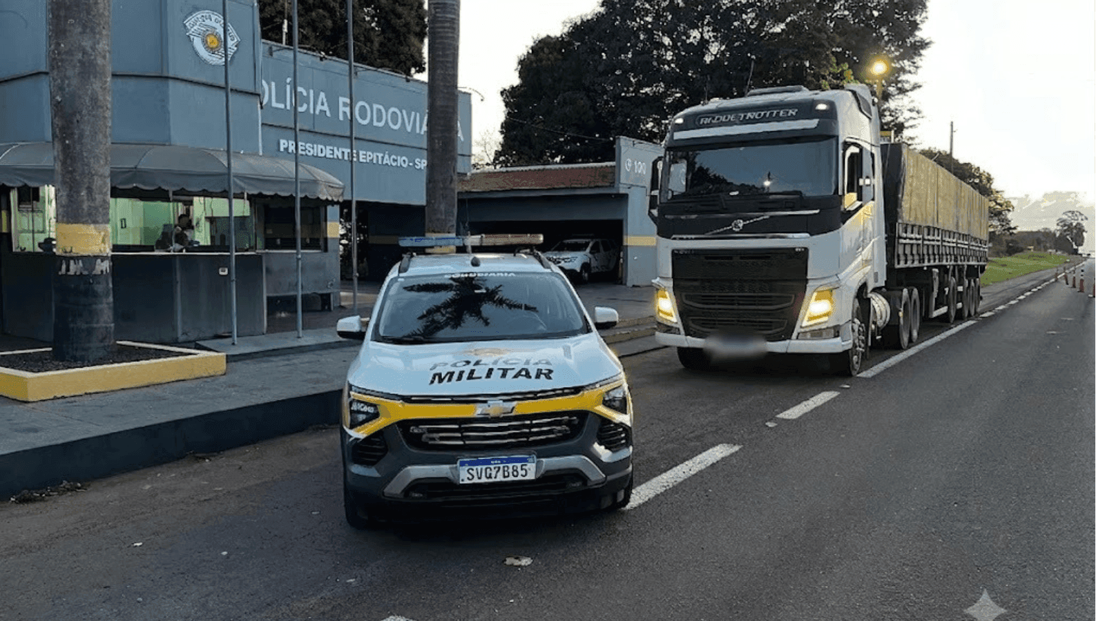 O suspeito estava com um caminhão roubado no Paraná