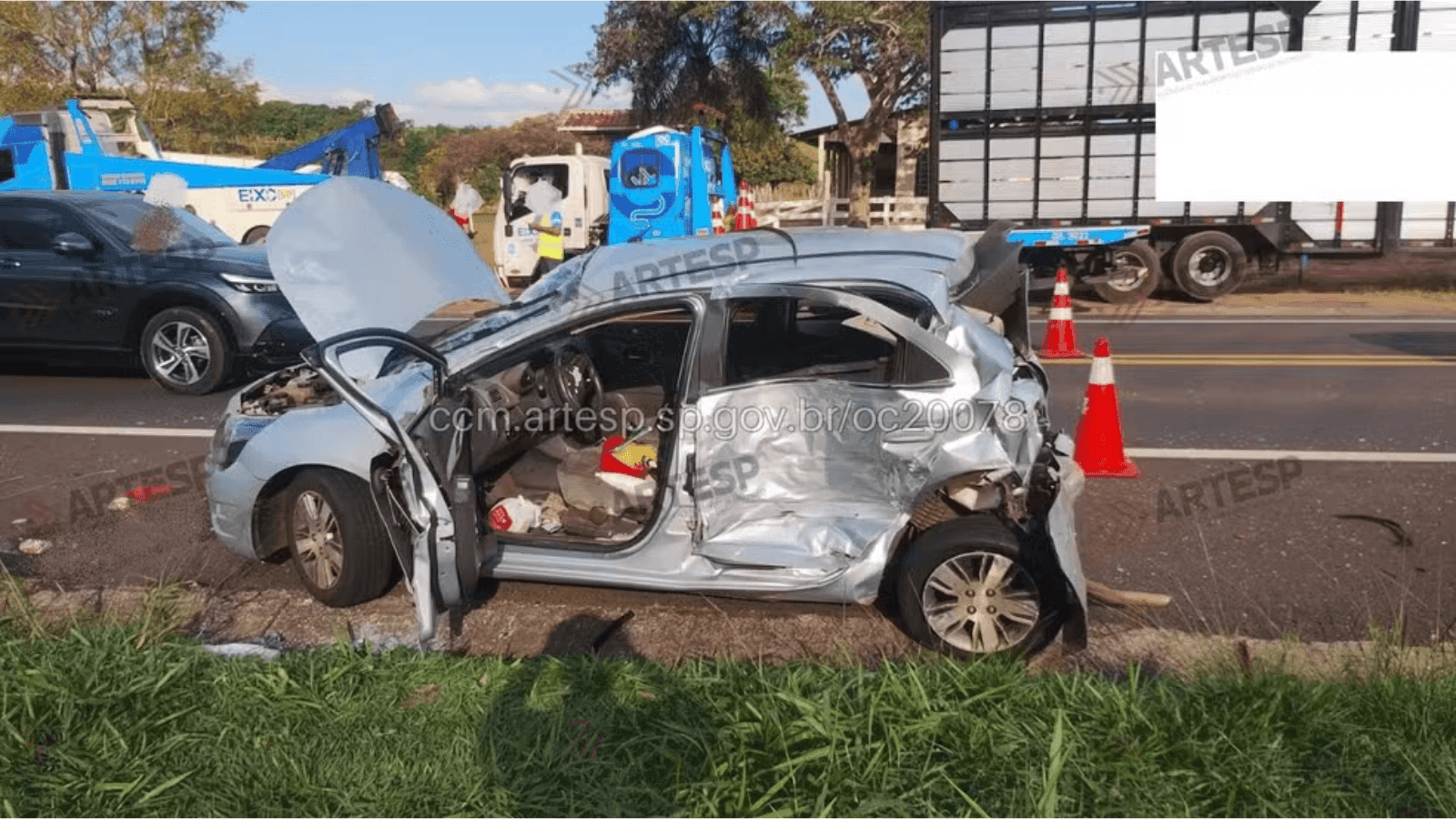 Se envolveram no acidente um caminhão e dois carros