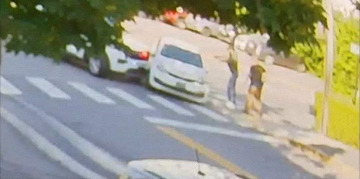 Agentes do ICE interrompem abordagens de trânsito após assassinato de imigrante colombiano no Maine