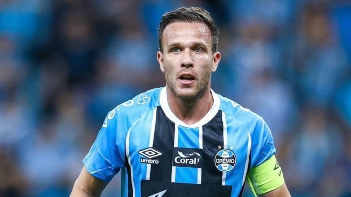Arthur, meia que interessa ao Corinthians